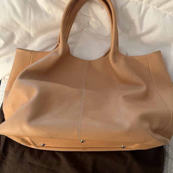 Tods brand all leather beige purse - Picture 8 of 15